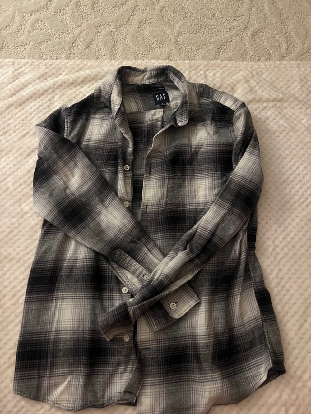GAP Men's Black and Gray Plaid Button-Down Shirt